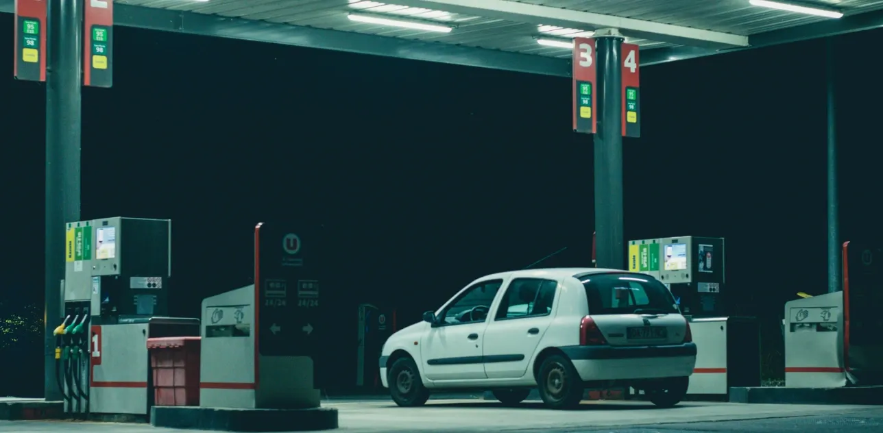 How Random Walk's AI Solutions Reduced SOP Violations by 54% at a Fuel Station